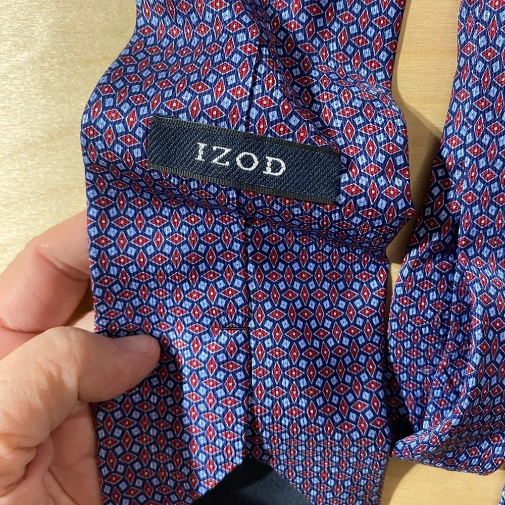 Izod Men's Tie in Purple and Blue Pattern (DZ)